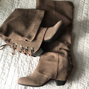 Suede boots